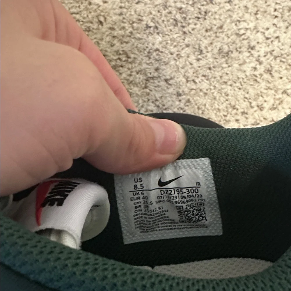 Like New - Nike Forest Green and White Sneakers